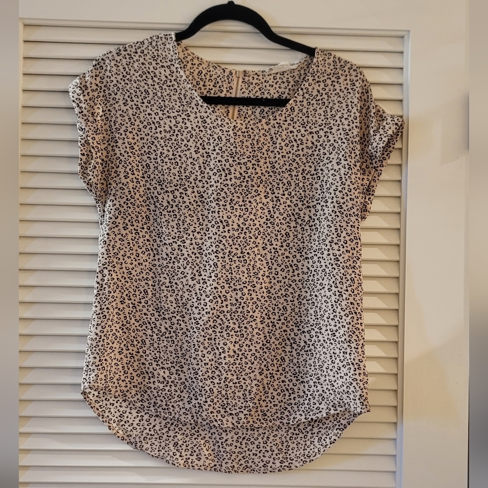 Pink Rose- Lightweight Animal Print Short-Sleeve Top With Zipper Back